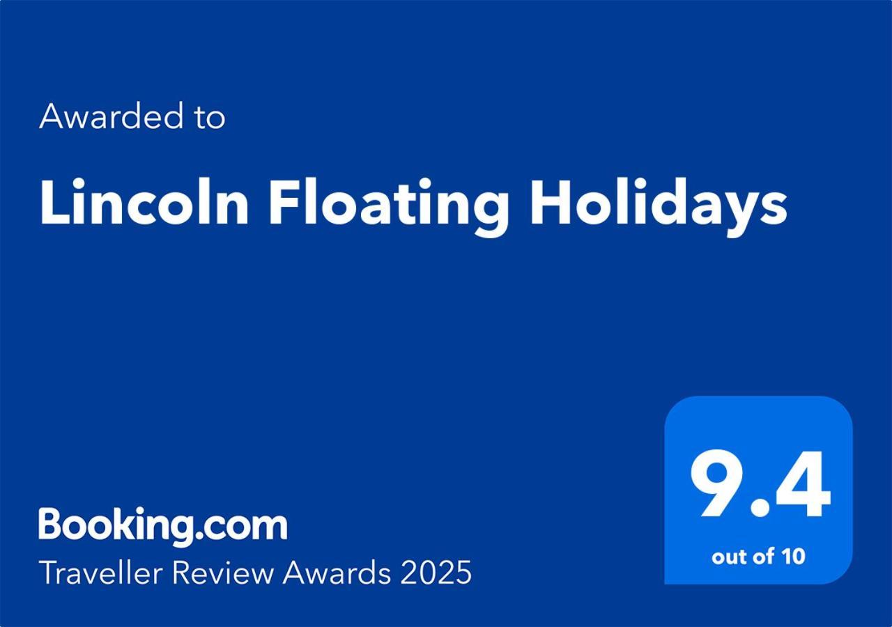 Lincoln Floating Holidays Exterior photo